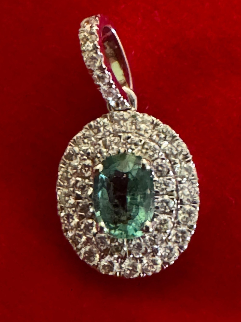 Stunning 18k white gold, diamond and natural Emerald Pendant